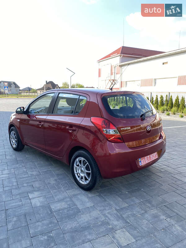 Хэтчбек Hyundai i20 2010 в Луцке