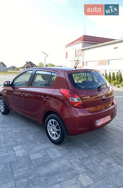Хетчбек Hyundai i20 2010 в 