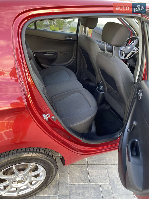 Хэтчбек Hyundai i20 2010 в Луцке
