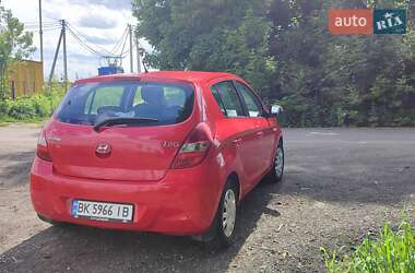Хэтчбек Hyundai i20 2009 в 