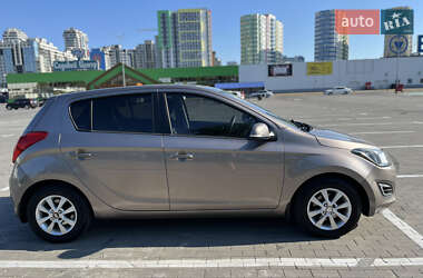 Хетчбек Hyundai i20 2012 в 