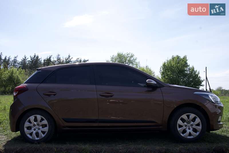 Хэтчбек Hyundai i20 2016 в Киеве