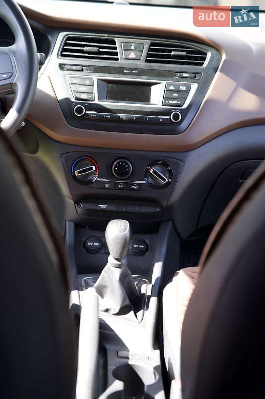 Хэтчбек Hyundai i20 2016 в Киеве