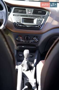 Хэтчбек Hyundai i20 2016 в 