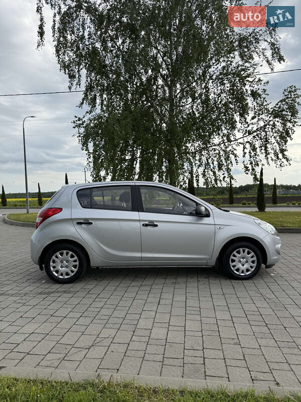 Хетчбек Hyundai i20 2011 в Пустомитах