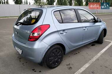 Хэтчбек Hyundai i20 2012 в 