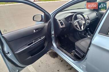 Хэтчбек Hyundai i20 2012 в 