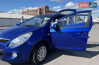 Хетчбек Hyundai i20 2010 в 