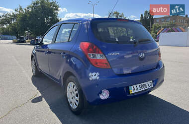 Хетчбек Hyundai i20 2010 в 