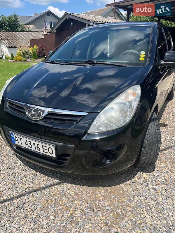 Хэтчбек Hyundai i20 2011 в 