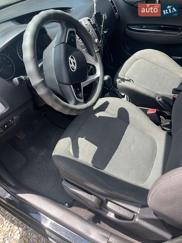 Хэтчбек Hyundai i20 2011 в Ивано-Франковске