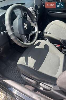 Хэтчбек Hyundai i20 2011 в 