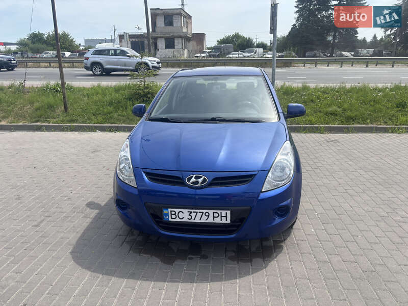Хэтчбек Hyundai i20 2012 в Львове