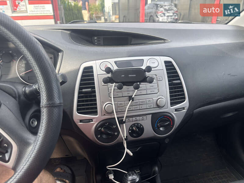 Хэтчбек Hyundai i20 2012 в Львове