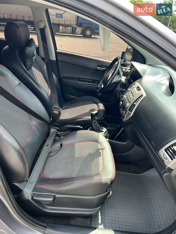 Хэтчбек Hyundai i20 2009 в Бродах