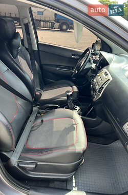 Хэтчбек Hyundai i20 2009 в 