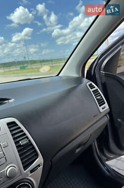 Хэтчбек Hyundai i20 2009 в 