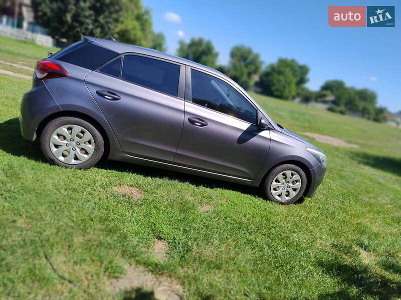 Хэтчбек Hyundai i20 2016 в Прилуках