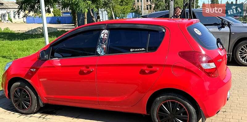 Хэтчбек Hyundai i20 2012 в Сумах