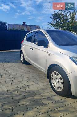 Хэтчбек Hyundai i20 2014 в 