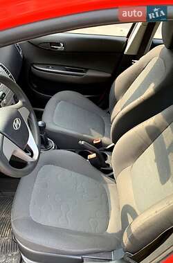 Хэтчбек Hyundai i20 2011 в 