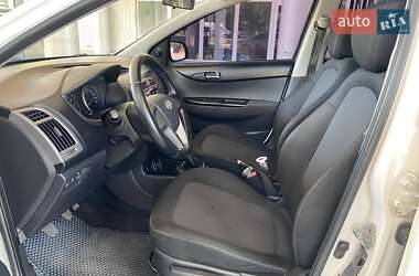 Хэтчбек Hyundai i20 2012 в 