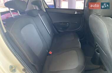 Хэтчбек Hyundai i20 2012 в 