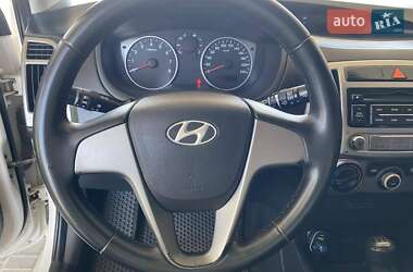 Хэтчбек Hyundai i20 2012 в 