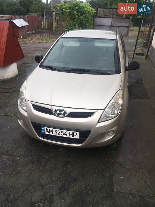 Хетчбек Hyundai i20 2011 в Звягелі