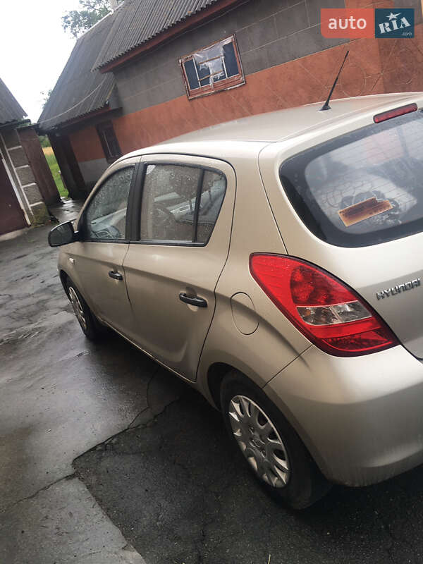 Хетчбек Hyundai i20 2011 в Звягелі