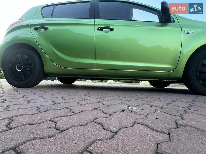 Хэтчбек Hyundai i20 2009 в Черновцах
