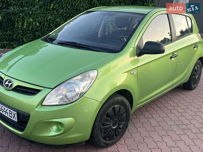 Хэтчбек Hyundai i20 2009 в Черновцах