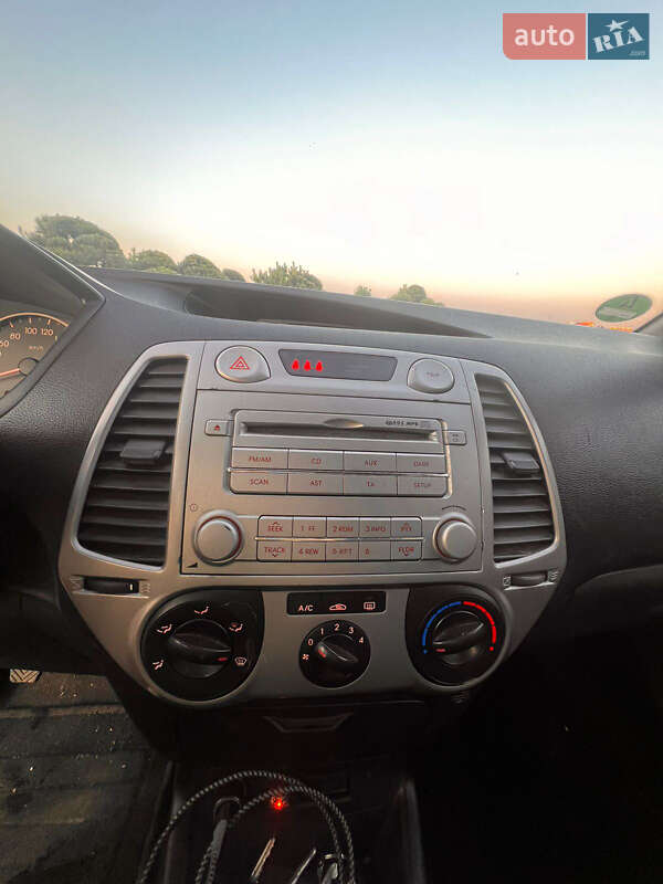 Хэтчбек Hyundai i20 2009 в Черновцах