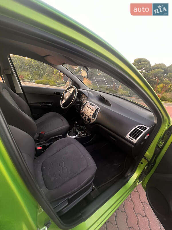 Хэтчбек Hyundai i20 2009 в Черновцах