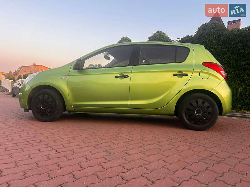 Хэтчбек Hyundai i20 2009 в Черновцах