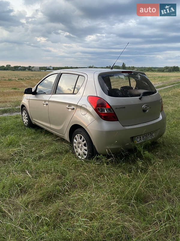 Хэтчбек Hyundai i20 2011 в Черкассах