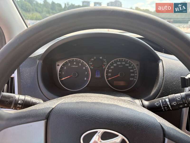 Хэтчбек Hyundai i20 2014 в Киеве фото 32 Хэтчбек Hyundai i20 2014 в Киеве
