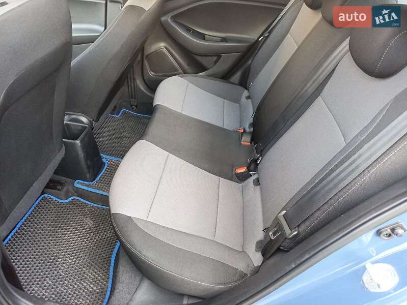 Хэтчбек Hyundai i20 2016 в Киеве