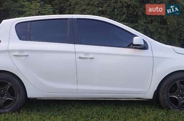 Хэтчбек Hyundai i20 2013 в 