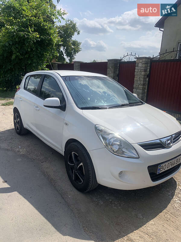 Хэтчбек Hyundai i20 2010 в Каменец-Подольском