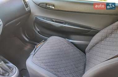 Хэтчбек Hyundai i20 2010 в 