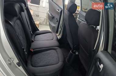 Хэтчбек Hyundai i20 2010 в 