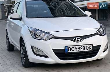 Хэтчбек Hyundai i20 2012 в 