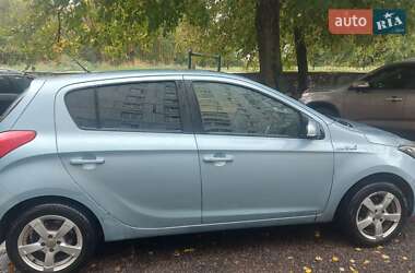 Хэтчбек Hyundai i20 2013 в 