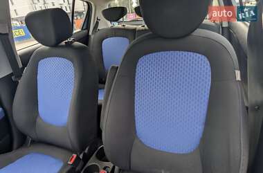 Хетчбек Hyundai i20 2010 в 