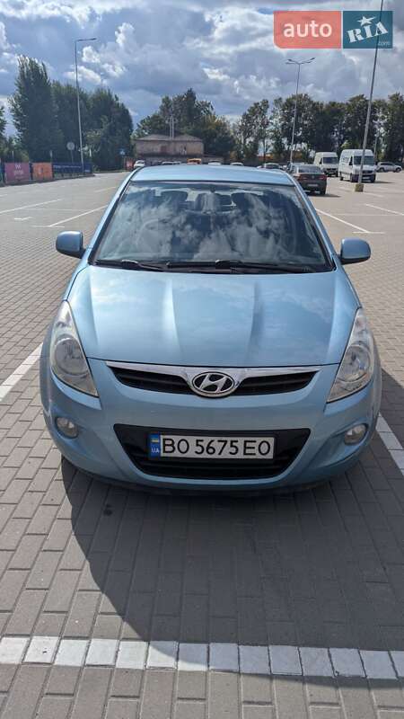 Хэтчбек Hyundai i20 2010 в Тернополе