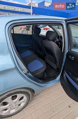 Хетчбек Hyundai i20 2010 в 