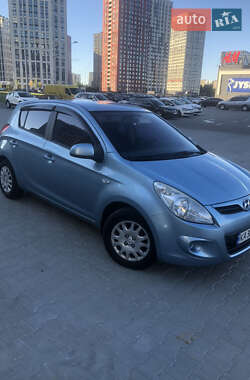 Хэтчбек Hyundai i20 2012 в 