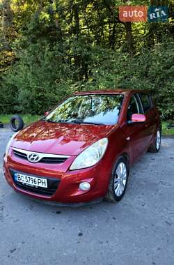 Хэтчбек Hyundai i20 2009 в 
