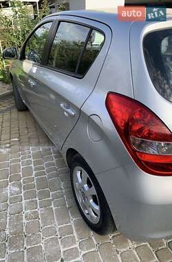 Хэтчбек Hyundai i20 2011 в 